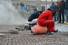 Melkbus en carbid schieten op het Havenplein in Genemuiden nr4850.JPG