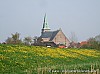 Isara - 13-04-2009 - Hervormde Kerk Genemuiden  met op de voorgrond een gele bloemendeken. 1.jpg